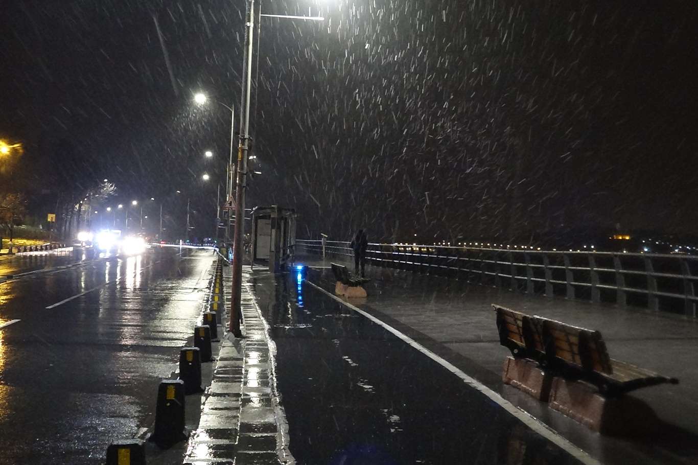 İstanbul'un Anadolu Yakası'nda kar ve fırtına etkili olmaya başladı